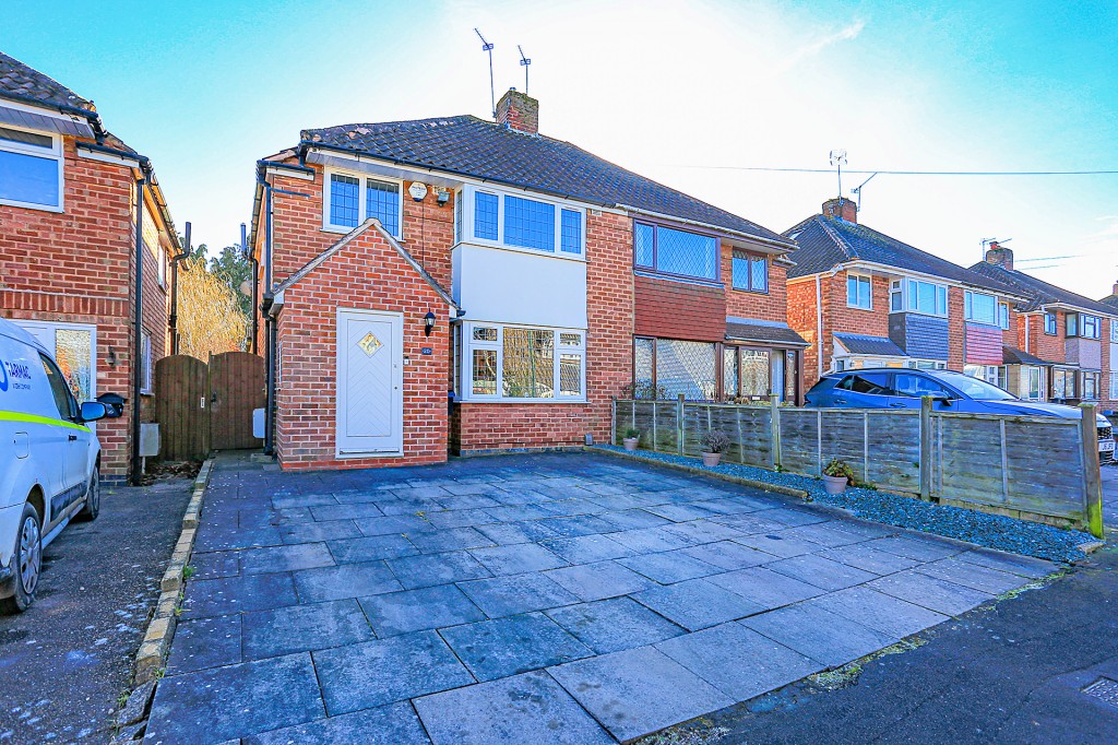 3bedroom semidetached house for sale in Mountjoy Crescent, Solihull