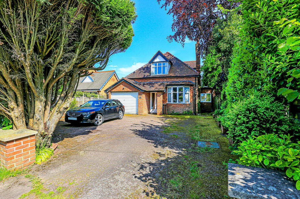 4bedroom detached house for sale in Whitefields Road, Solihull