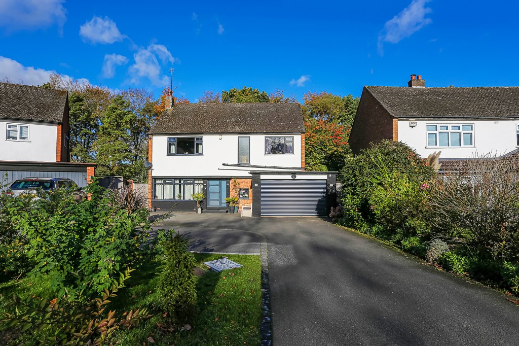 4bedroom detached house for sale in Links Drive, Solihull