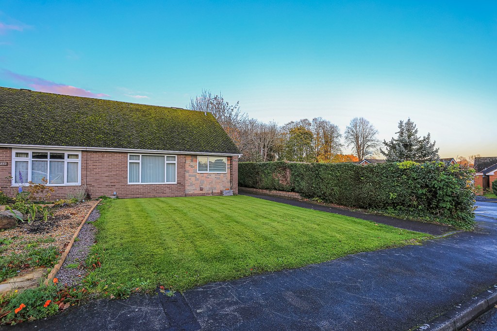 2bedroom bungalow for sale in Mereside Way, Solihull