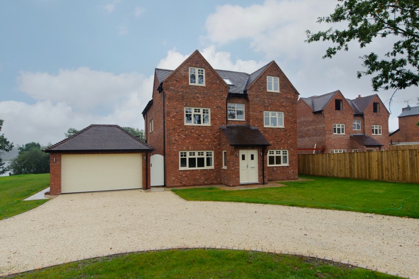 5bedroom detached house for sale in Wood Lane, Earlswood, Solihull