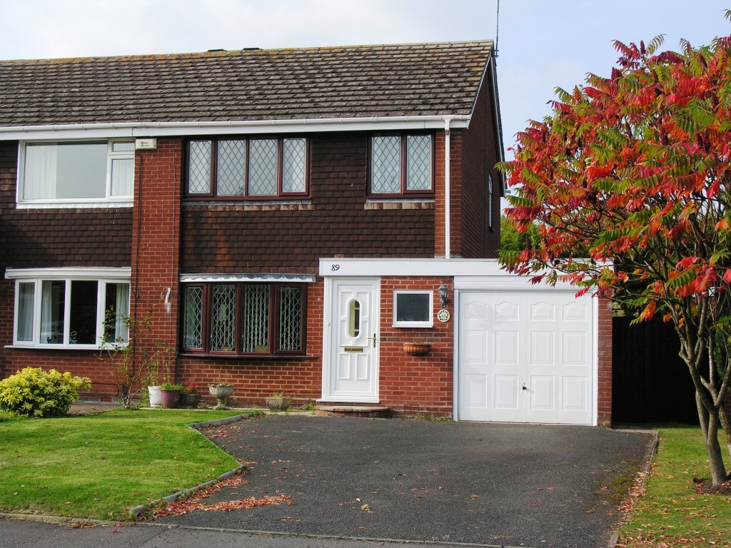 3bedroom semidetached house for sale in Coppice Walk, Cheswick Green