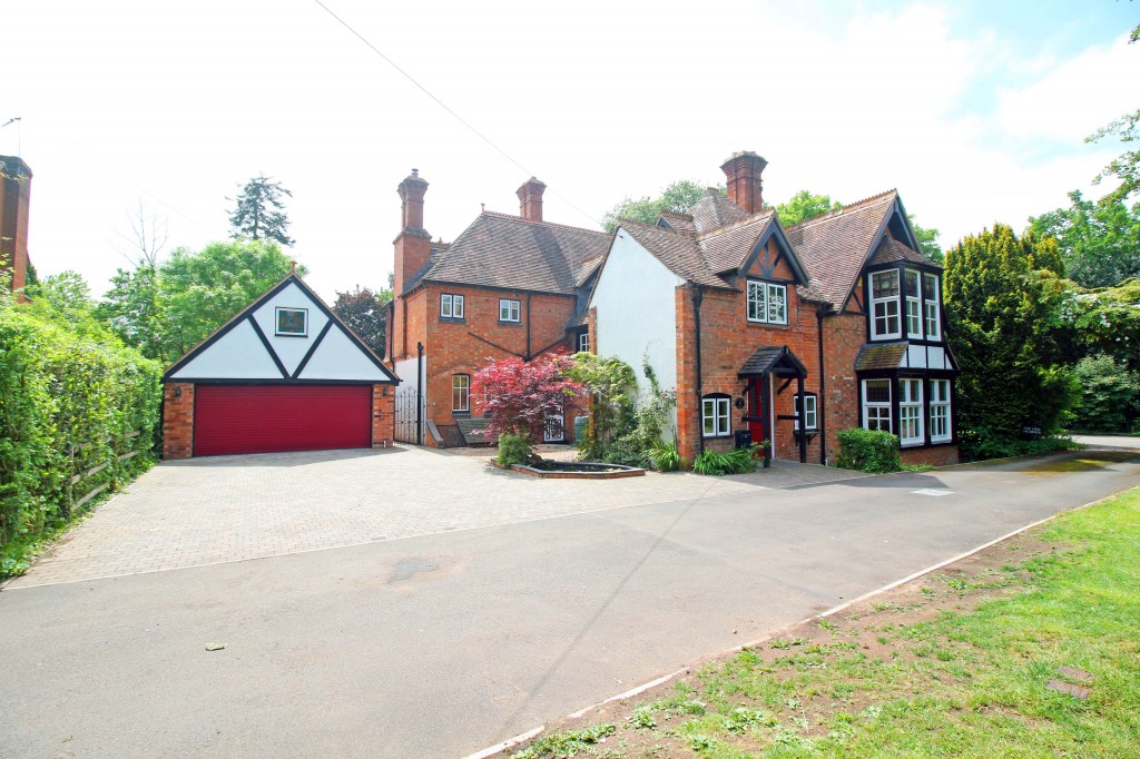 6bedroom semidetached house for sale in Station Road, Salford Priors