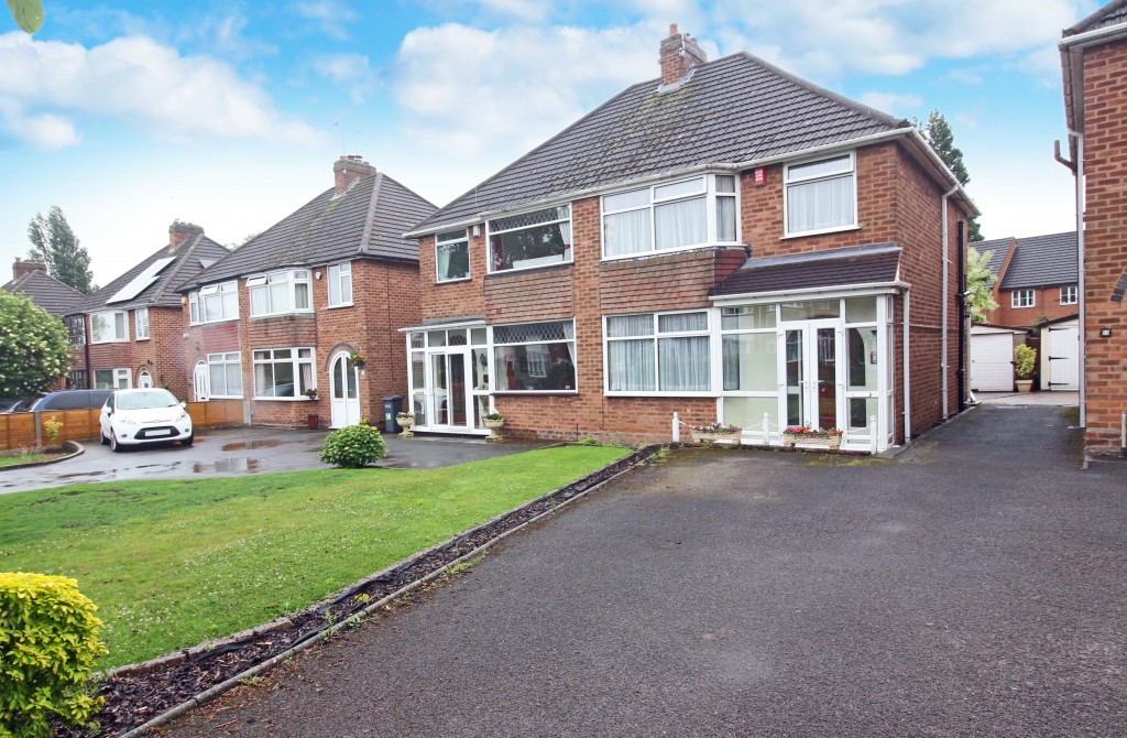3bedroom semidetached house for sale in Barn Lane, Solihull