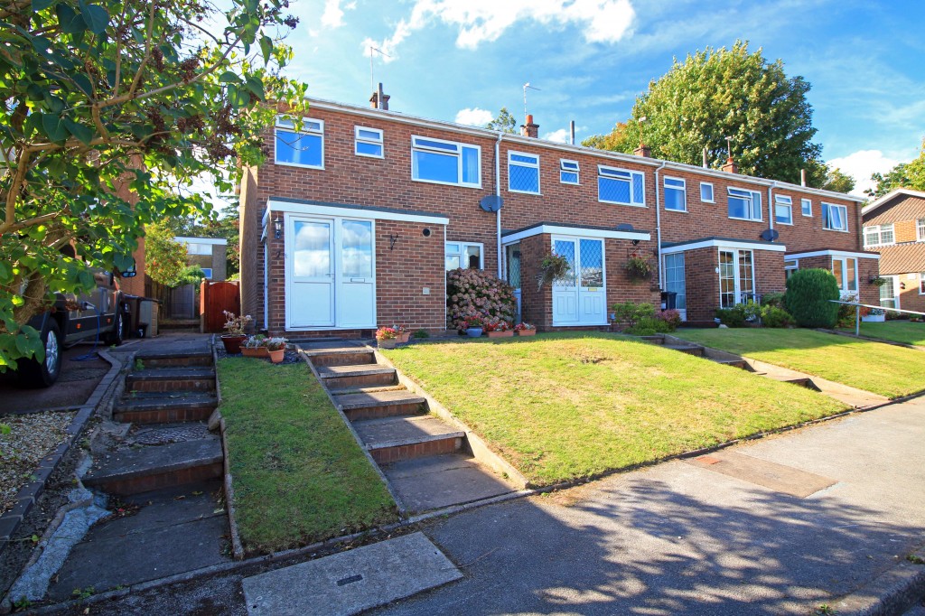 3bedroom town house for sale in Westhill Close, Solihull
