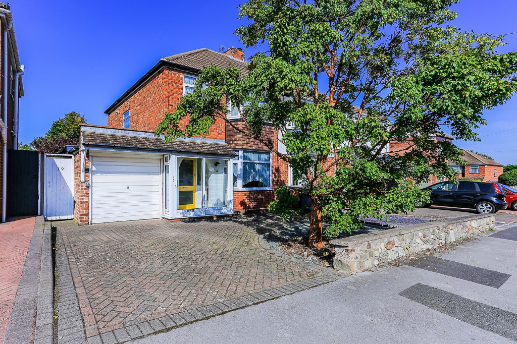 3bedroom semidetached house for sale in Leafield Road, Solihull