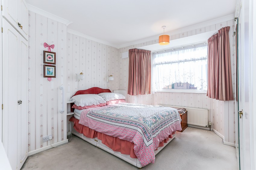 3bedroom semidetached house for sale in Leafield Road, Solihull