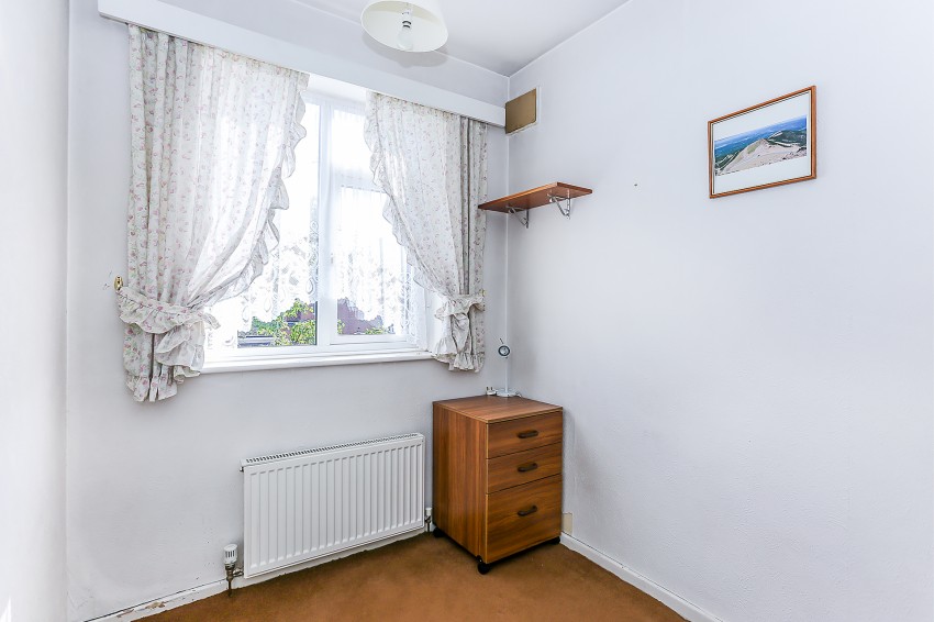 3bedroom semidetached house for sale in Leafield Road, Solihull