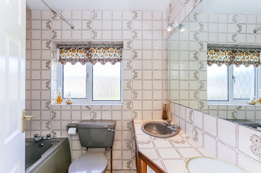 3bedroom semidetached house for sale in Leafield Road, Solihull