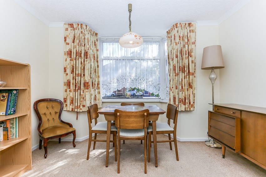 3bedroom semidetached house for sale in Leafield Road, Solihull