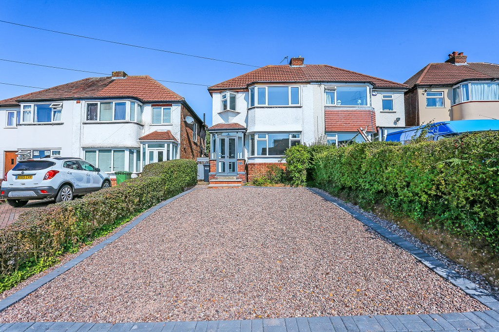 3bedroom semidetached house for sale in Pierce Avenue, Solihull