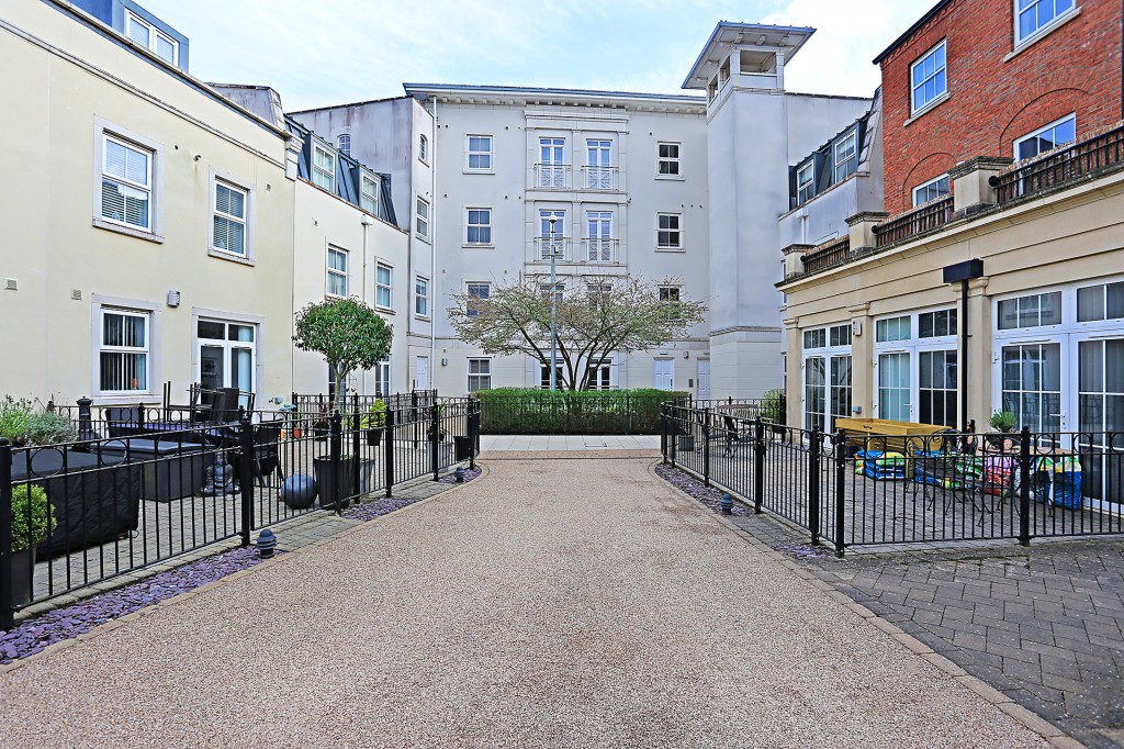 2bedroom apartment for sale in South Terrace, 214 Main Street, Dickens