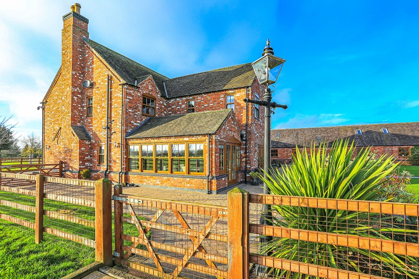 10bedroom detached house for sale in Mythe Lane, Witherley, Atherstone