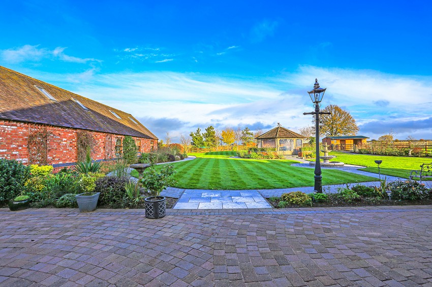 10bedroom detached house for sale in Mythe Lane, Witherley, Atherstone